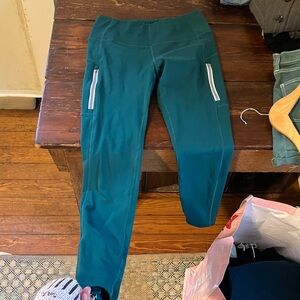 Mondetta luxury performance leggings with reflective features. Size XS